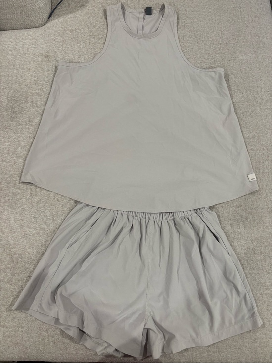 Vuori Pants - Vuori Light Gray Athletic Tank & Shorts Set